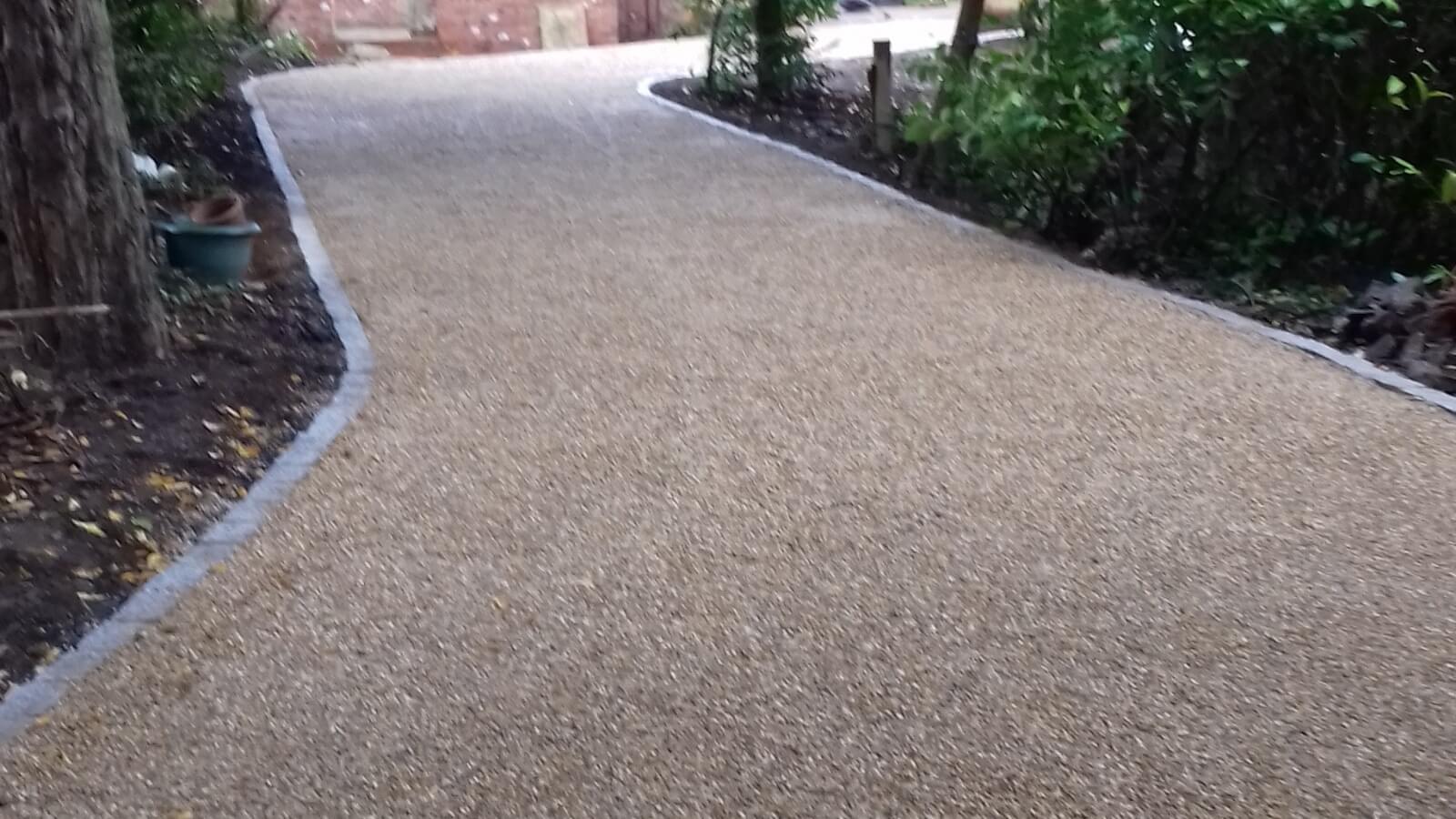 Tar and chip driveway with country lane finish in Paddock Wood